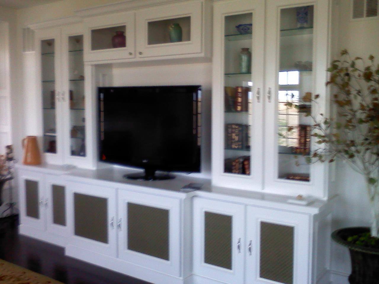 glass-cabinetry-in-theater-furniture